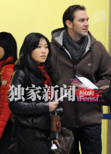 张艺谋超生引热议 网友:他妻子没有被引产堕胎(组图)