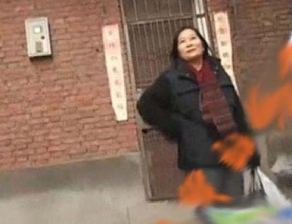 张艺谋超生引热议 网友:他妻子没有被引产堕胎(组图)