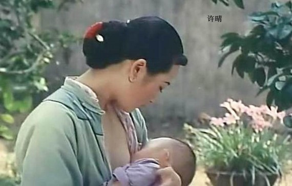 女明星喂奶照曝光 范冰冰许晴尺度大(组图)
