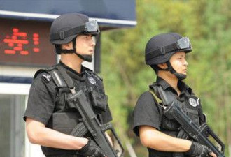成都警察制服帅照走红 被赞似冯德伦