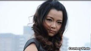 成都抗议活动被警方压制 女作家上官乱被带走(图)