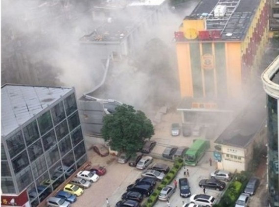 福州一家酒店发生坍塌事故 疑有10多人被困(组图)