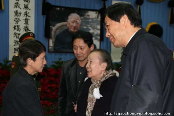 传大批太子党上书习近平 要求放薄熙来出来 曝旧照(组图)