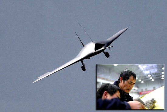 中国隐身无人攻击机滑跑测试 进入世界顶尖行列(组图)