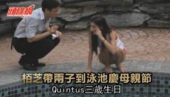 张柏芝携两子泳池戏水 Quintus光屁股裸身疯跑(组图)