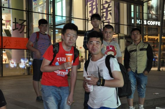 实拍:为梦想漂泊北京 一个特种兵的街头演唱会(高清组图)