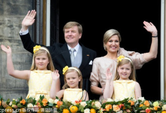 荷兰新国王宣誓加冕 百年首位男国王