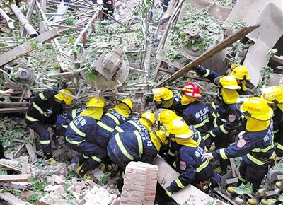 南京理工爆炸1人亡 校方:民工擅入实验室割废料(图)