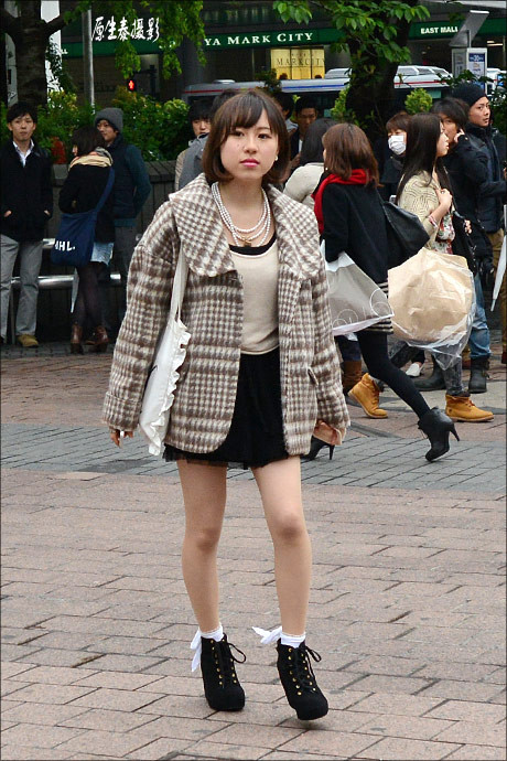 日本女性如何穿衣打扮?东京满眼性感齐臀小短裙(组图)