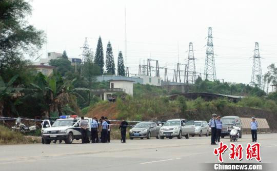 广东乐昌一男子劫持人质警车终被警方击毙(组图)