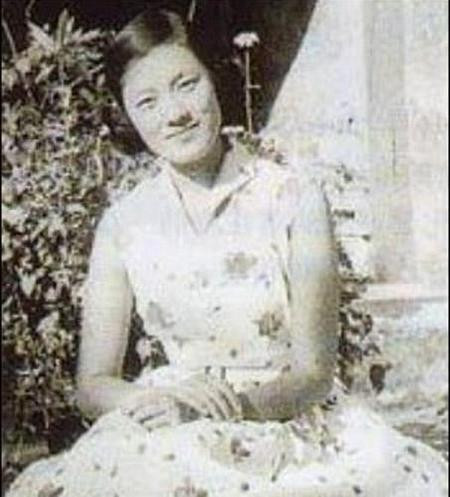 令江青嫉妒世界震惊的毛泽东唯一亲吻女性照热传(组图)