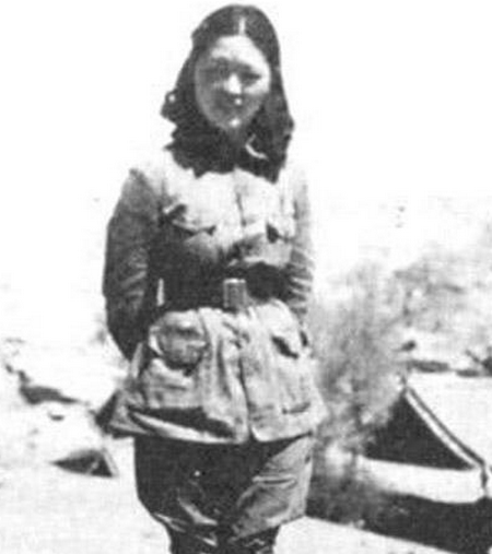 令江青嫉妒世界震惊的毛泽东唯一亲吻女性照热传(组图)