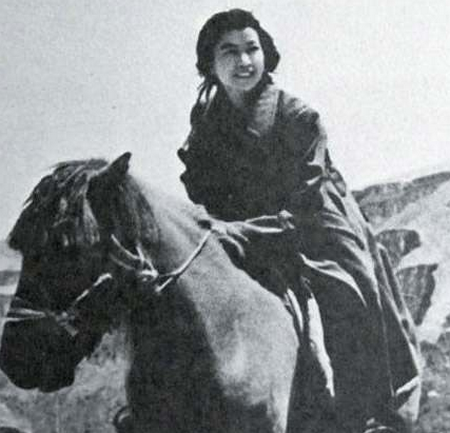 令江青嫉妒世界震惊的毛泽东唯一亲吻女性照热传(组图)