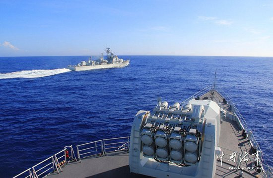 资料图：中国海军护卫舰出海进行远洋训练。