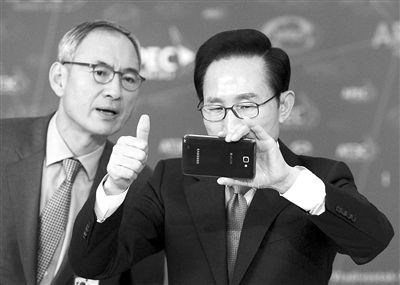 奥巴马手机耗资1800万美元:仅可与10人互通邮件(组图)
