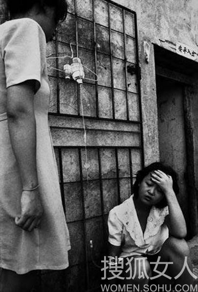 摄影师记录卖淫女的灰白人生 :穿裤子的力都没有了(组图)
