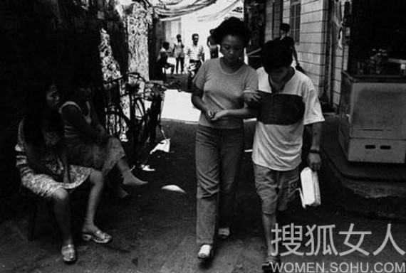 摄影师记录卖淫女的灰白人生 :穿裤子的力都没有了(组图)