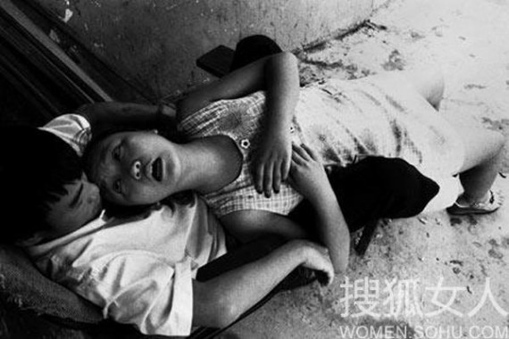 摄影师记录卖淫女的灰白人生 :穿裤子的力都没有了(组图)