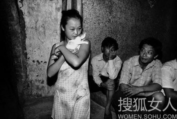 摄影师记录卖淫女的灰白人生 :穿裤子的力都没有了(组图)