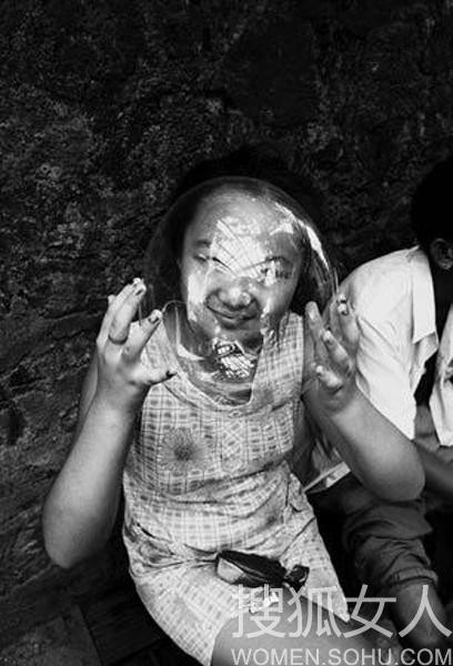 摄影师记录卖淫女的灰白人生 :穿裤子的力都没有了(组图)