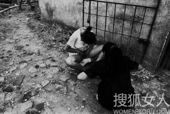 摄影师记录卖淫女的灰白人生 :穿裤子的力都没有了(组图)