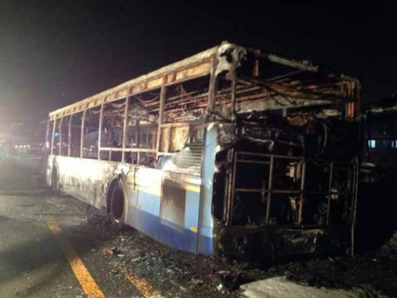 厦门公交车起火致47死 初步认定为严重刑事案件(组图)