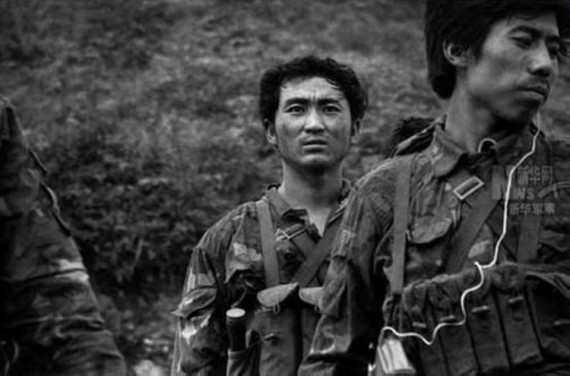 对越自卫反击战实拍：特战队员奔袭8公里抓俘虏(组图)