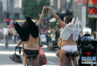 伦敦举办年度千人裸骑活动 天雷滚滚