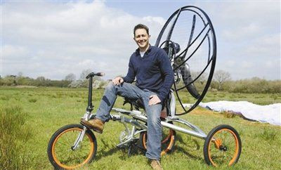 英国开售飞行自行车 可离地1200米飞行3小时(图)