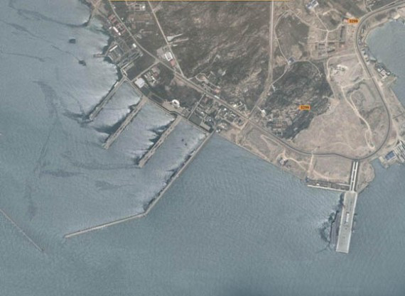 谷歌卫星曝光辽宁舰军港 中国少将做出回应(组图)