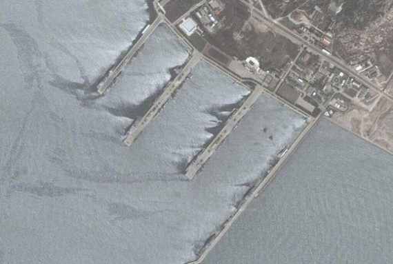 谷歌卫星曝光辽宁舰军港 中国少将做出回应(组图)