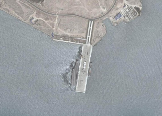 谷歌卫星曝光辽宁舰军港 中国少将做出回应(组图)