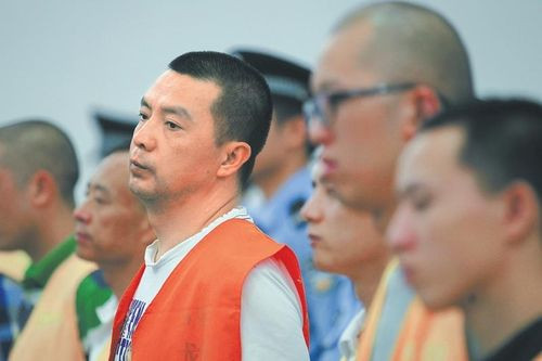 6月26日,省高院宣布对“黑老大”雷晓伟维持死刑判决