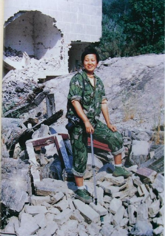 对越自卫反击战随军女记者梁子的传奇人生(高清组图)