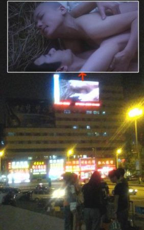 吉林火车站前大屏幕播香港情色电影《金瓶梅》引围观(组图)