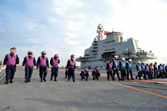 解放军航母辽宁舰女兵宿舍公开 找门不用记路(组图)