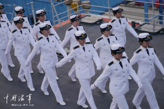 解放军航母辽宁舰女兵宿舍公开 找门不用记路(组图)