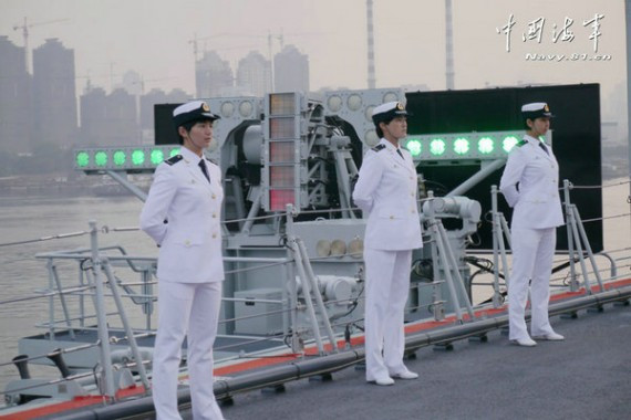 解放军航母辽宁舰女兵宿舍公开 找门不用记路(组图)