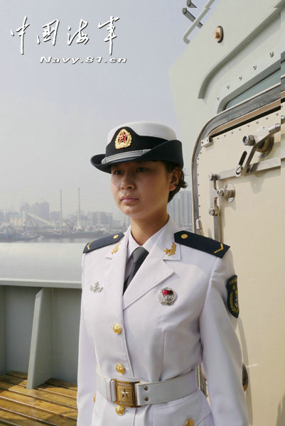 解放军航母辽宁舰女兵宿舍公开 找门不用记路(组图)
