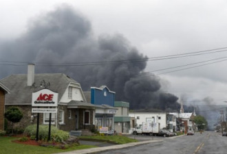 魁省运油列车出轨并爆炸起火 至少1人死