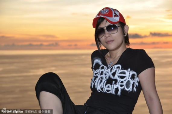 网曝潘美辰与女友巴厘岛度假照 疑海边鸳鸯浴(高清组图)