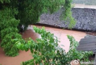 重庆多个村落几乎全淹 老人被困在家中