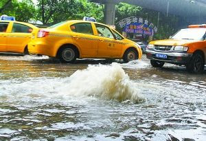 重庆遭遇62年来最大暴雨已致2人死亡