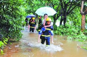 重庆遭遇62年来单日最大暴雨 已致2人死亡(组图)