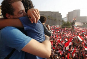 埃及防长：总统下台 民众街头放烟花