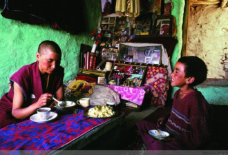 实拍印度藏区寺庙的女尼 雪域修道者