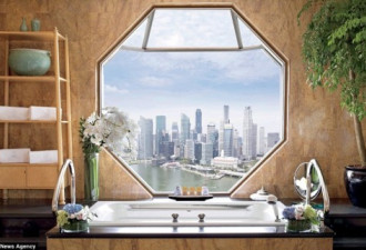 全球12个景色最佳酒店客房:浴室可见海湾