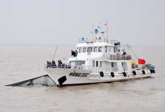 外籍货轮撞沉中国渔政船6名船员落水