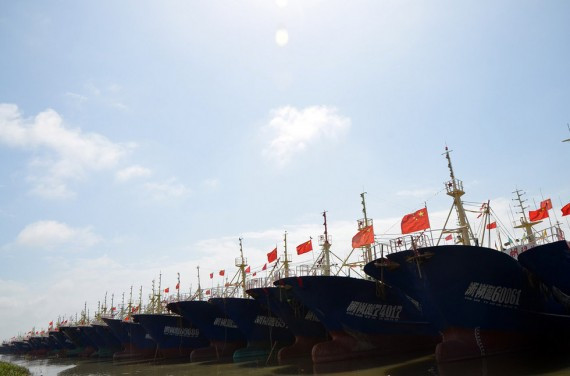 台风“苏力”登陆福建沿海 掀起狂风巨浪(高清组图)