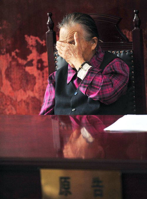 常回家看看首案开审 老母亲哭喊&ldquo;你忘了娘&rdquo;(高清组图)